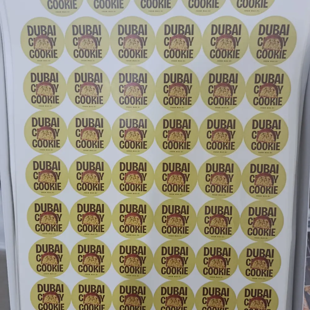 Lembar stiker kromo bulat berwarna emas