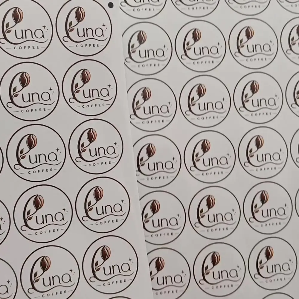 Lembar stiker transparan bulat dengan logo